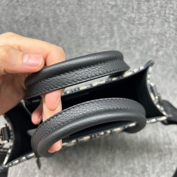 100% Authentic Dior Leather Hand Bag - Picture 13 of 16